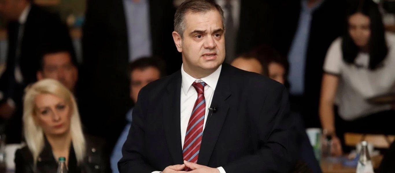 Βασίλης Σπανάκης: Έκανε τη διαφορά στην κοπή πίτας του πολιτικού του γραφείου (βίντεο)